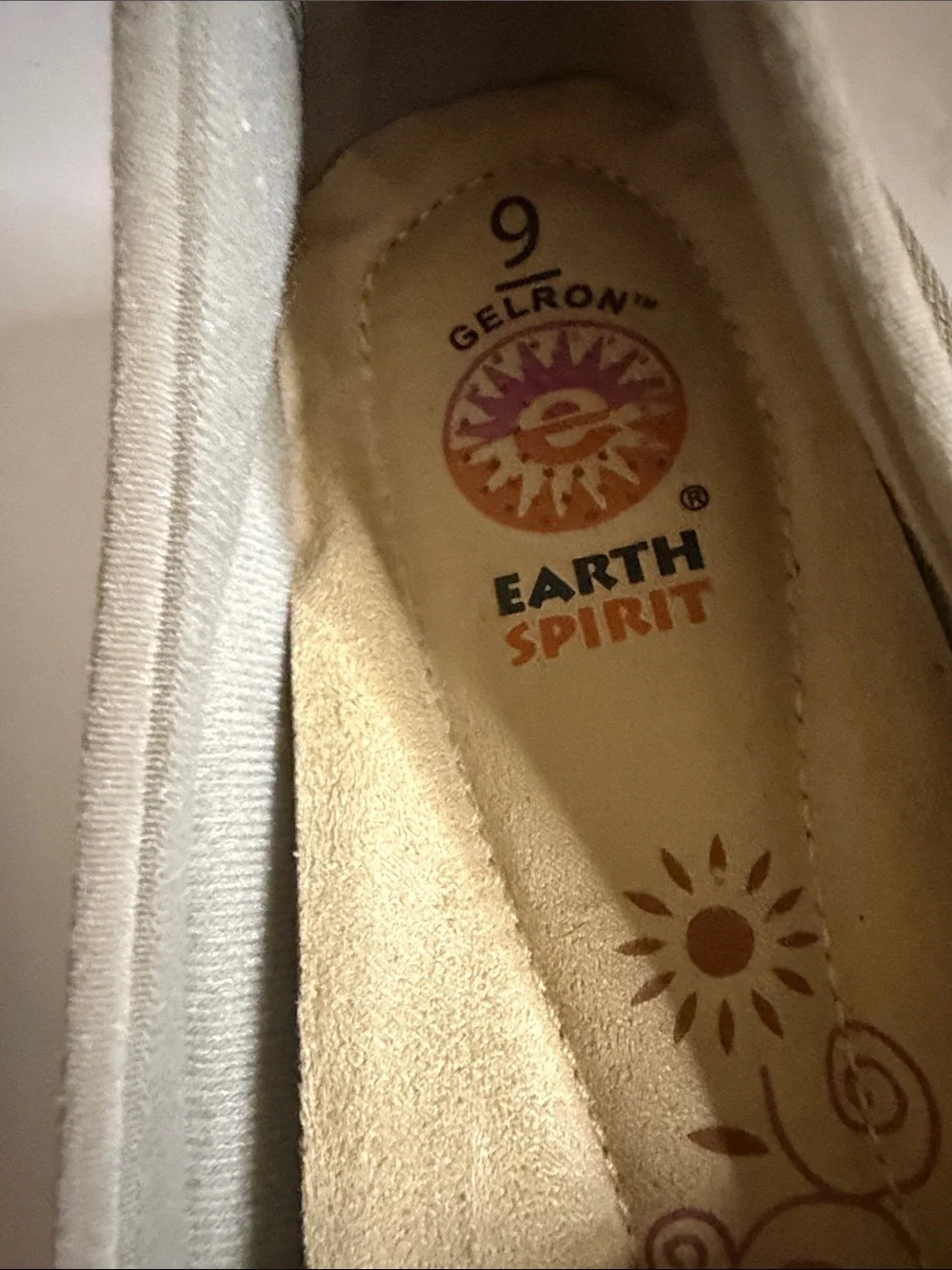 Earth Spirit Women's taupe leather and fabric trim Cross- Cross flats